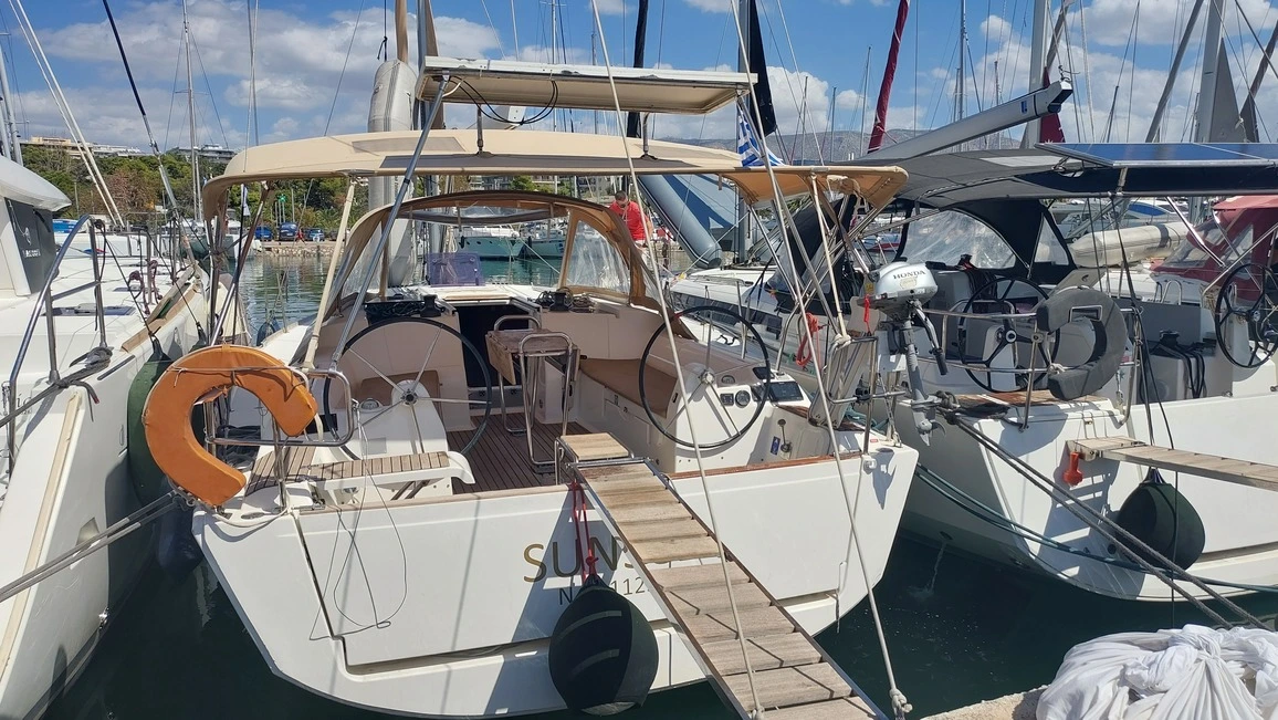 dufour-382-sun-1