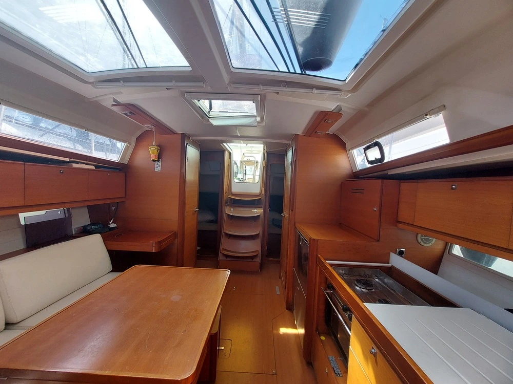 dufour-382-sun-6